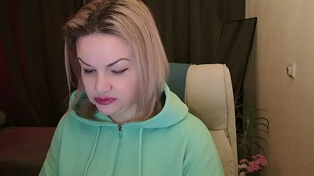 Snapshot of MishaMILF chatting on 03.15.25 MishaMILF online show from 03.15.25