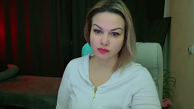 Snapshot of MishaMILF chatting on 03.17.25 MishaMILF online show from 03.17.25