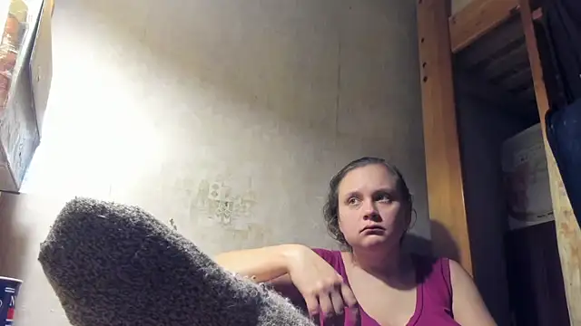 Snapshot of FrumCake chatting on 03.04.25 FrumCake online show from 03.04.25