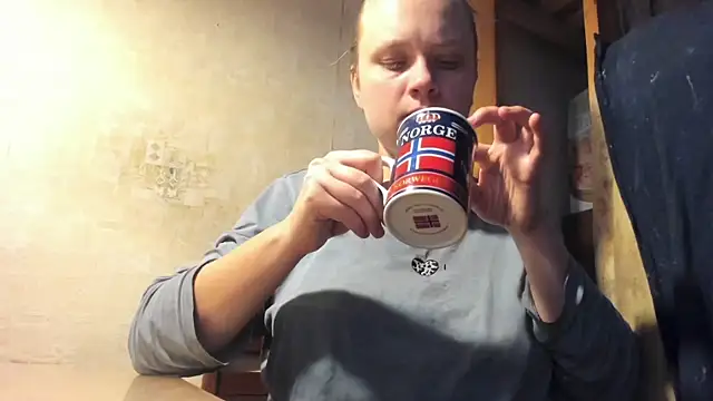 Snapshot of FrumCake chatting on 03.06.25 FrumCake online show from 03.06.25