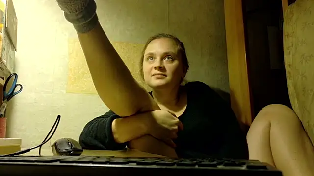 Snapshot of FrumCake chatting on 11.30.25 FrumCake online show from 11.30.25