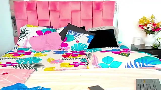 the queen aleja online show from 10.31.25