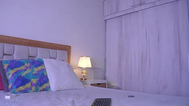 mia hank online show from 11.28.25