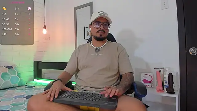 Snapshot of DaviidEvans_ chatting on 10.07.25 DaviidEvans  online show from 10.07.25