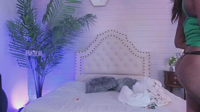 Snapshot of Tayra_Siny chatting on 02.20.25 Tayra Siny online show from 02.20.25