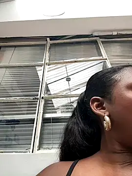 Snapshot of Tayra_Siny chatting on 10.12.25 Tayra Siny online show from 10.12.25