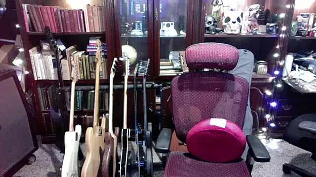 Snapshot of BeardedBear999 chatting on 09.16.25 BeardedBear999 online show from 09.16.25