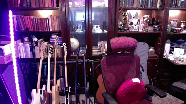 Snapshot of BeardedBear999 chatting on 09.26.25 BeardedBear999 online show from 09.26.25