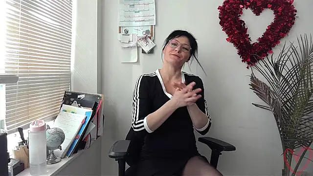 Snapshot of City_Kat chatting on 02.10.25 City Kat online show from 02.10.25