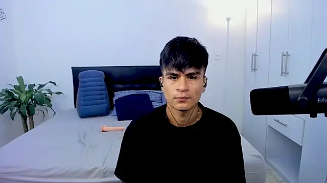 Snapshot of Eiden_allenx chatting on 01.05.25 Eiden allenx online show from 01.05.25