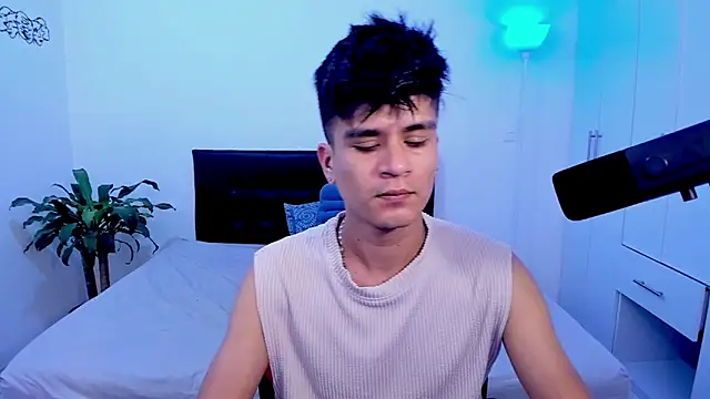 Snapshot of Eiden_allenx chatting on 01.28.25 Eiden allenx online show from 01.28.25