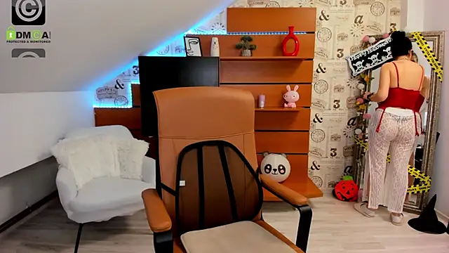 EmillyTaylor online show from 10.28.25