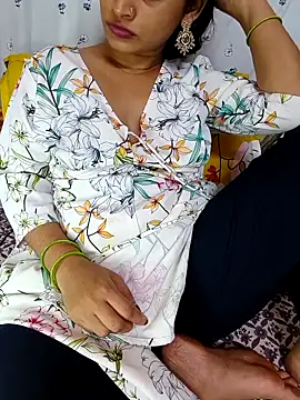 Snapshot of Beautifulsex4u chatting on 10.21.25 Beautifulsex4u online show from 10.21.25