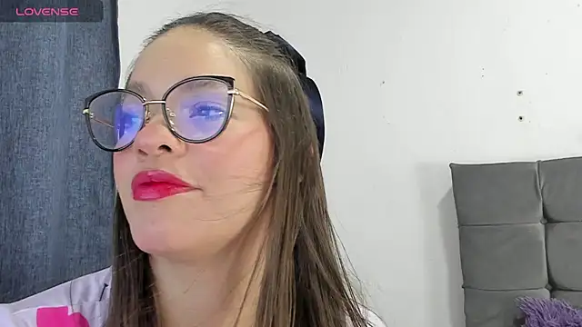 Snapshot of zoe69x chatting on 02.13.25 zoe69x online show from 02.13.25
