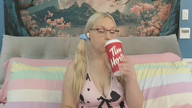 SaraBearXo online show from 10.03.25