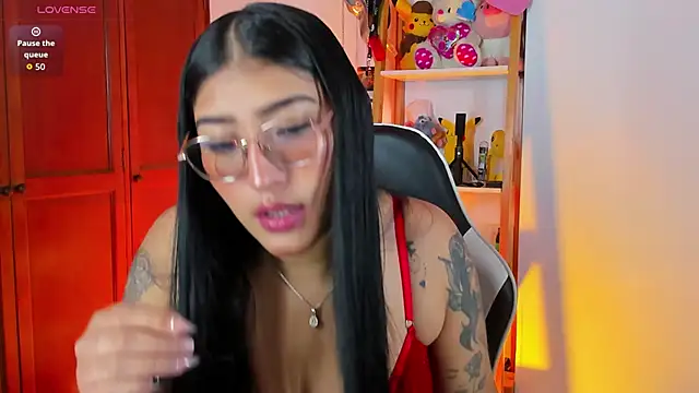 eymy-hadid online show from 09.11.25