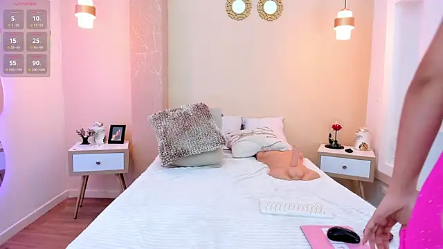 Snapshot of RachelMorgan01 chatting on 10.05.25 RachelMorgan01 online show from 10.05.25