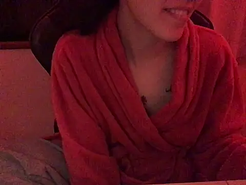 Snapshot of YumieCp chatting on 02.28.25 YumieCp online show from 02.28.25