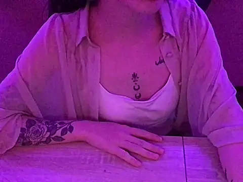 Snapshot of YumieCp chatting on 03.13.25 YumieCp online show from 03.13.25