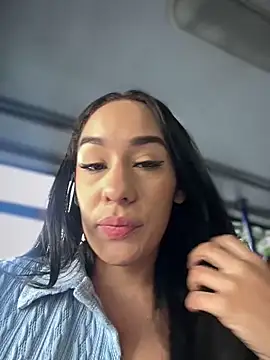 Snapshot of __IRIS__ chatting on 05.27.26 IRIS online show from 05.27.26