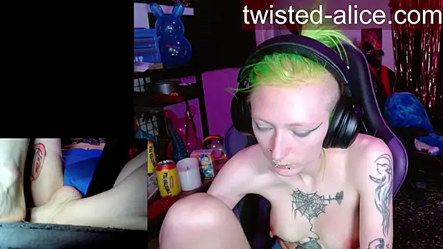 alicewonder09 online show from 04.18.26