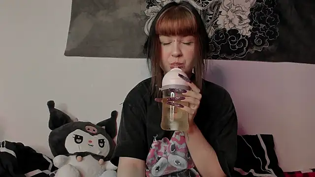 t0riayun0 online show from 12.14.24