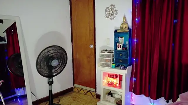 Snapshot of hottplay chatting on 01.30.25 hottplay online show from 01.30.25