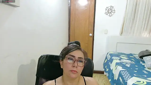 Snapshot of hottplay chatting on 11.07.25 hottplay online show from 11.07.25