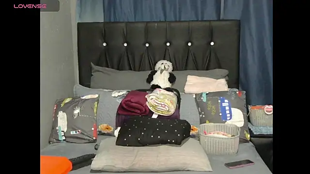 Snapshot of caramelbooty69 chatting on 10.31.25 caramelbooty69 online show from 10.31.25