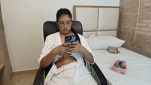 Snapshot of sara2520 chatting on 04.19.26 sara2520 online show from 04.19.26