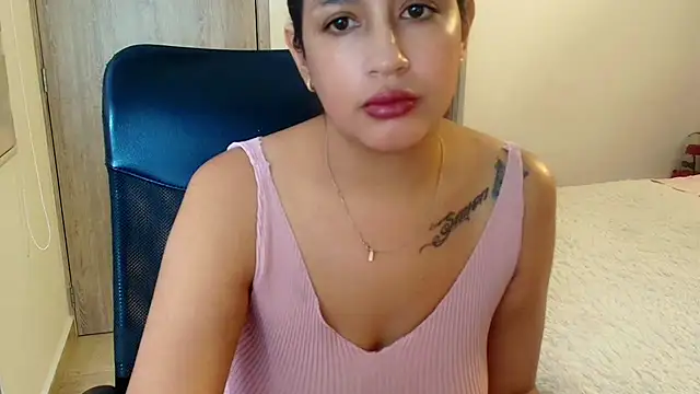 Snapshot of sara2520 chatting on 05.15.26 sara2520 online show from 05.15.26