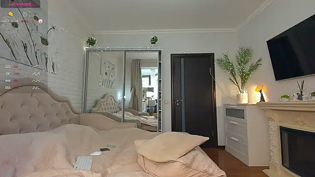 Oh Julie online show from 02.20.25