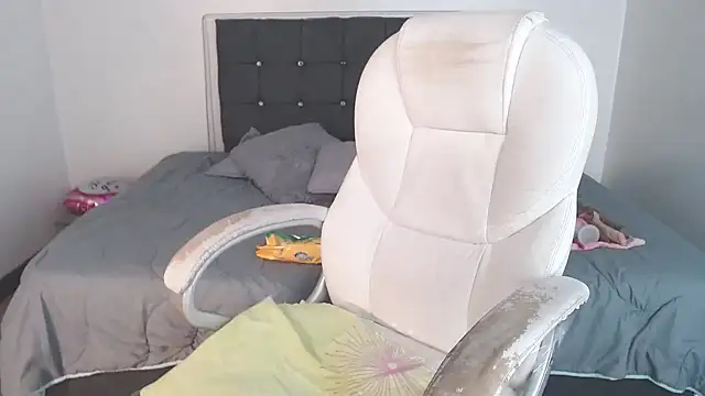 selena yourmilf online show from 09.17.25