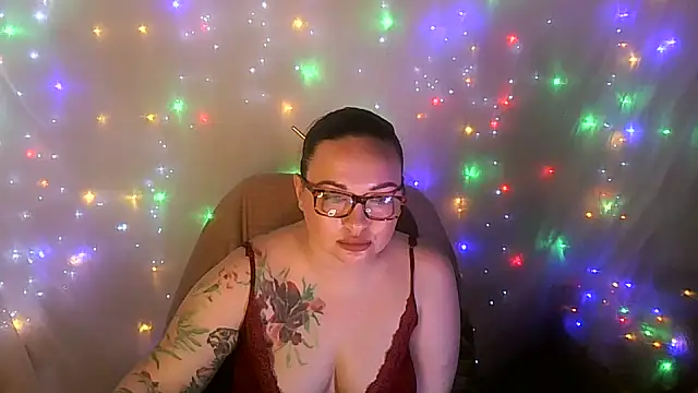Snapshot of Victoria_Marks chatting on 06.15.26 Victoria Marks online show from 06.15.26