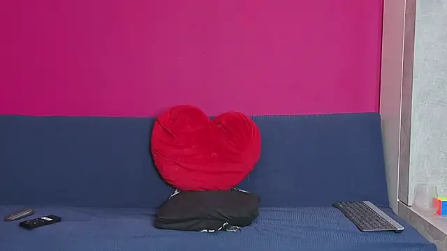 Young Strawberryy online show from 06.11.26