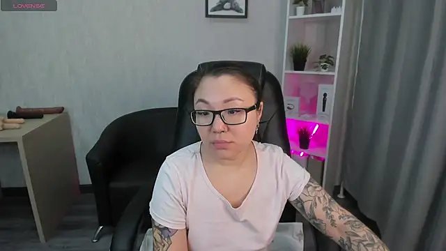 Snapshot of gentle_muse chatting on 02.23.25 gentle muse online show from 02.23.25