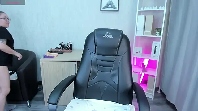 Snapshot of gentle_muse chatting on 03.10.25 gentle muse online show from 03.10.25