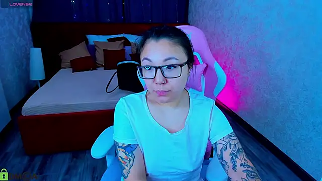 Snapshot of gentle_muse chatting on 10.02.25 gentle muse online show from 10.02.25