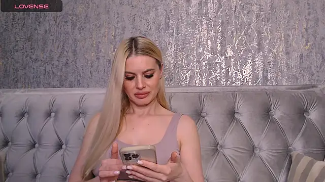 BlondieStar online show from 12.08.24