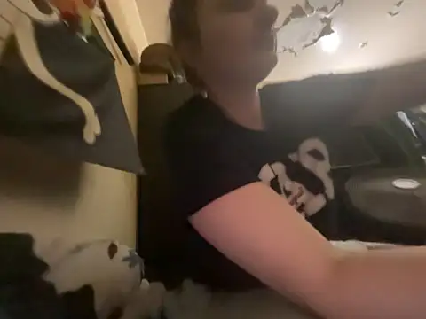 Snapshot of Snowbunnycake_131 chatting on 02.04.26 Snowbunnycake 131 online show from 02.04.26