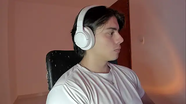 Giordano Russo online show from 11.24.25