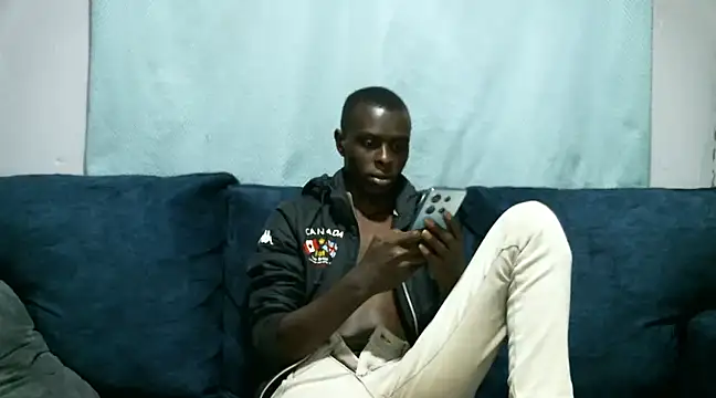 Snapshot of reezly chatting on 02.04.25 reezly online show from 02.04.25