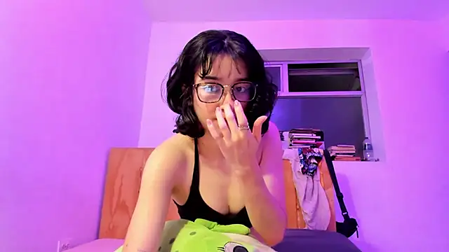 Snapshot of _Lunnaa_ chatting on 01.13.25  Lunnaa  online show from 01.13.25