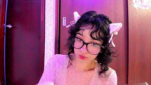Snapshot of _Lunnaa_ chatting on 10.27.25  Lunnaa  online show from 10.27.25
