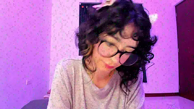 Snapshot of _Lunnaa_ chatting on 11.15.25 Lunnaa online show from 11.15.25