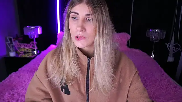 Snapshot of CassandraGood chatting on 12.06.24 CassandraGood online show from 12.06.24