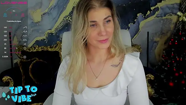 Snapshot of CassandraGood chatting on 01.02.25 CassandraGood online show from 01.02.25