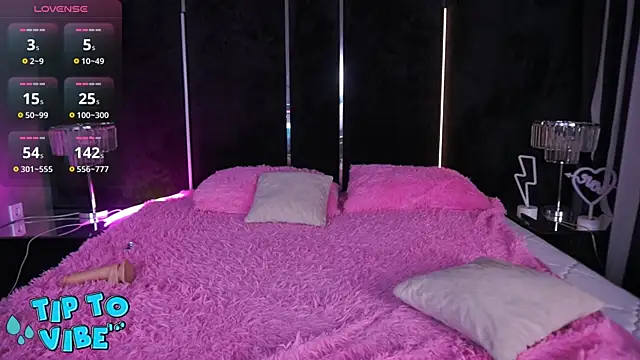 Snapshot of CassandraGood chatting on 01.11.25 CassandraGood online show from 01.11.25