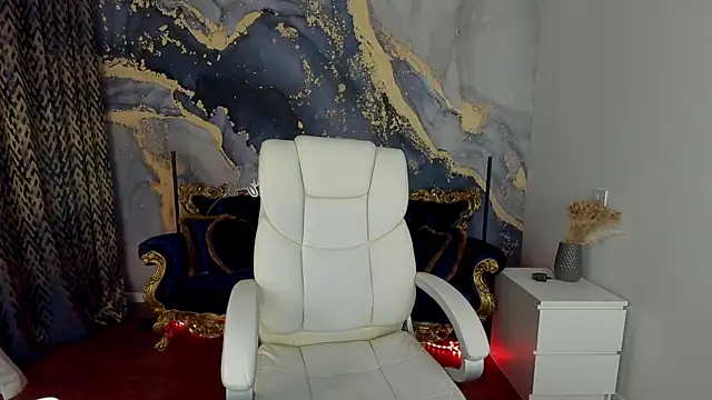 Snapshot of CassandraGood chatting on 03.12.25 CassandraGood online show from 03.12.25