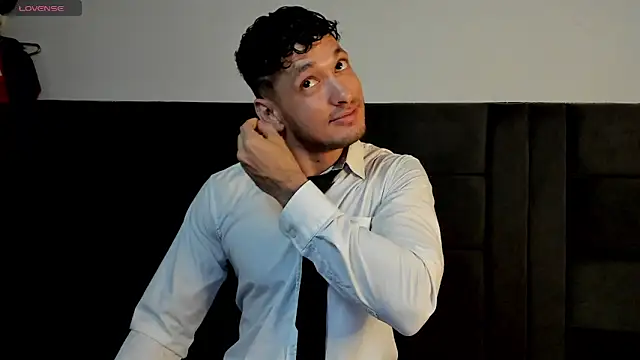 Snapshot of alejandro__2 chatting on 04.29.26 alejandro 2 online show from 04.29.26